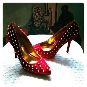 Red suede Anne Michelle pumps